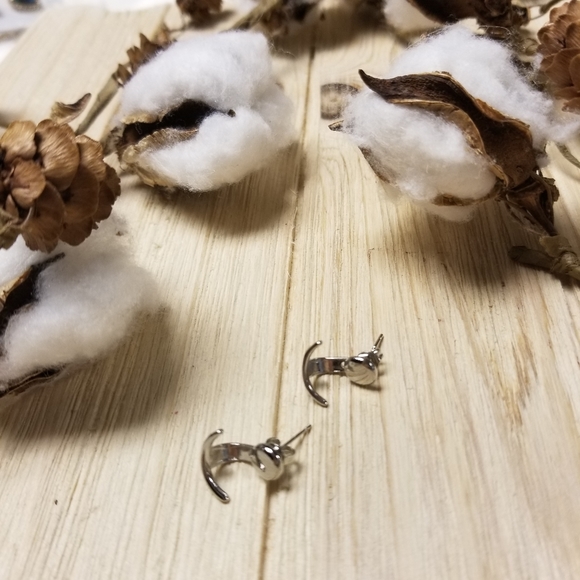 Super Stylish SILVER earrings - Picture 8 of 11